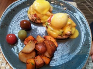 Yew Restaurant at Four Seasona Vancouver - Lobster and Avocado Benedict